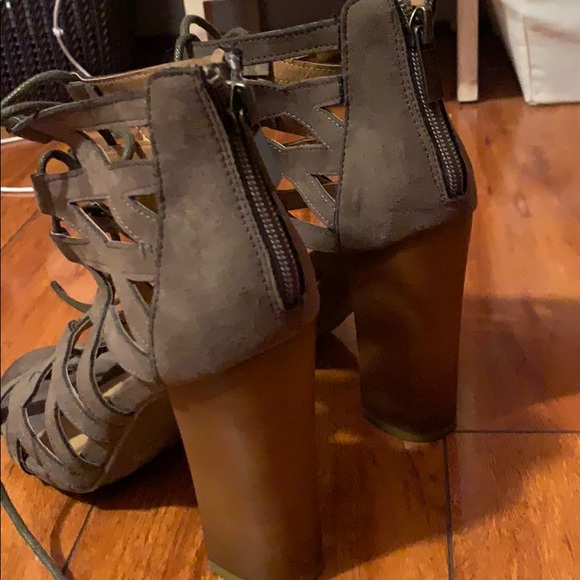 Heels - Picture 5 of 5